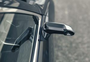 Lexus ES300h with Digital Door Monitors 2020 года  (UK)